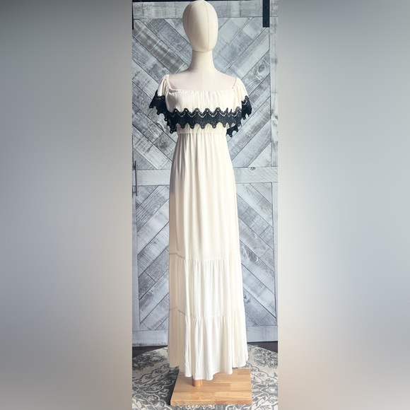 ROMEO + JULIET COUTURE NWT Off Shoulder Maxi Dress - Picture 7 of 12